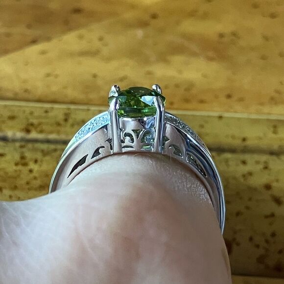 Natural Peridot Sterling Silver Ring Size 9 - Picture 2 of 8